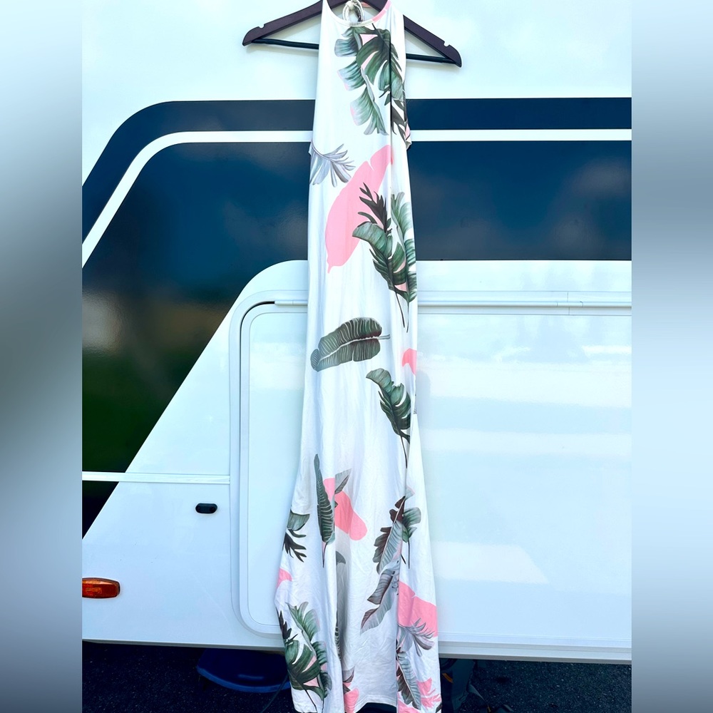 NWOT Boho Open Back Maxi Dress Size Small